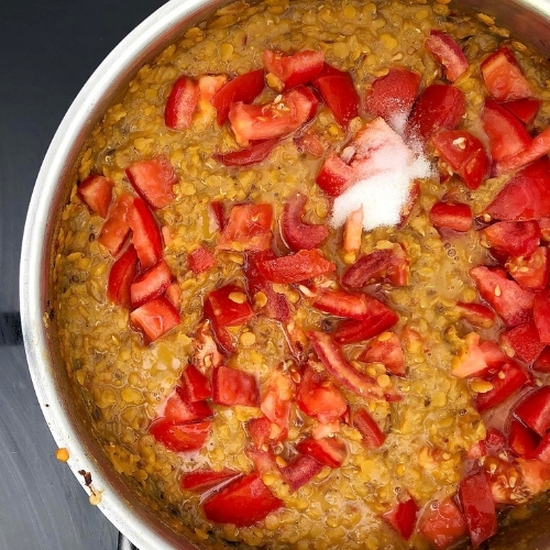 Lentils with salt and tomatoes added